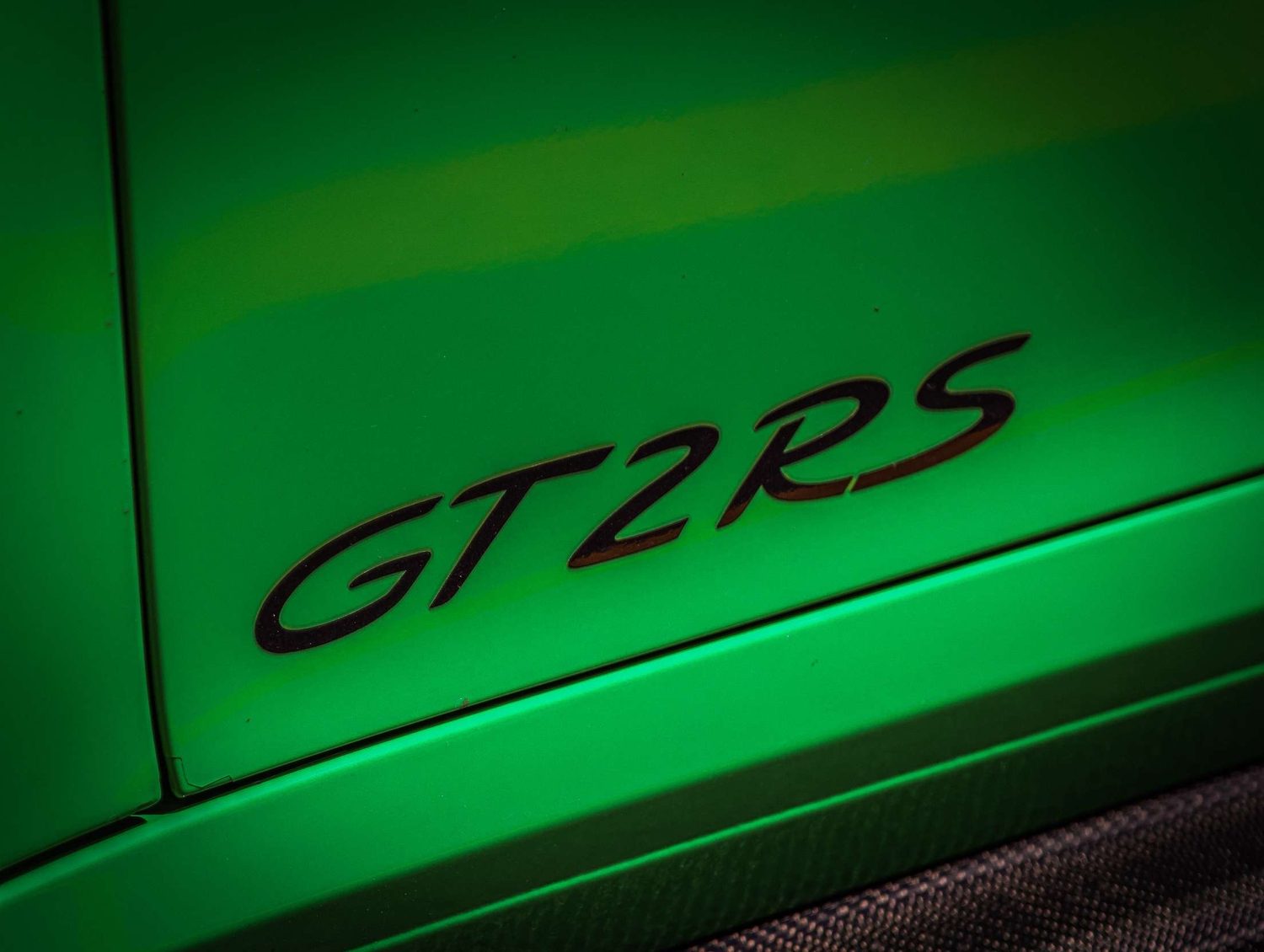 Flawless green paint on a Porsche GT2 RS